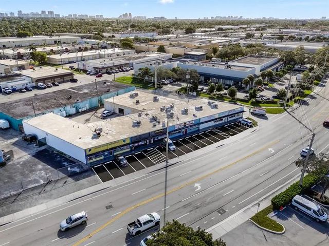 2 of 14 - 4800 N Dixie Hwy, Oakland Park, FL
