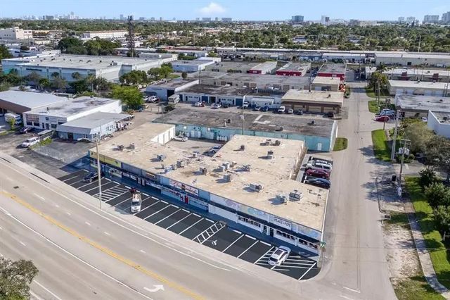 4 of 14 - 4800 N Dixie Hwy, Oakland Park, FL