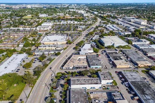 5 of 14 - 4800 N Dixie Hwy, Oakland Park, FL