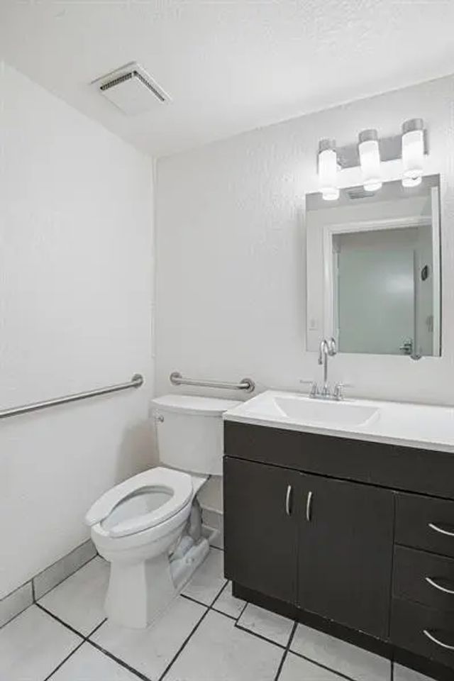 2 of 44 - 2929 N University Dr, Coral Springs, FL
