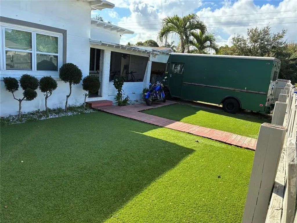 516 Sw 15th St, Fort Lauderdale