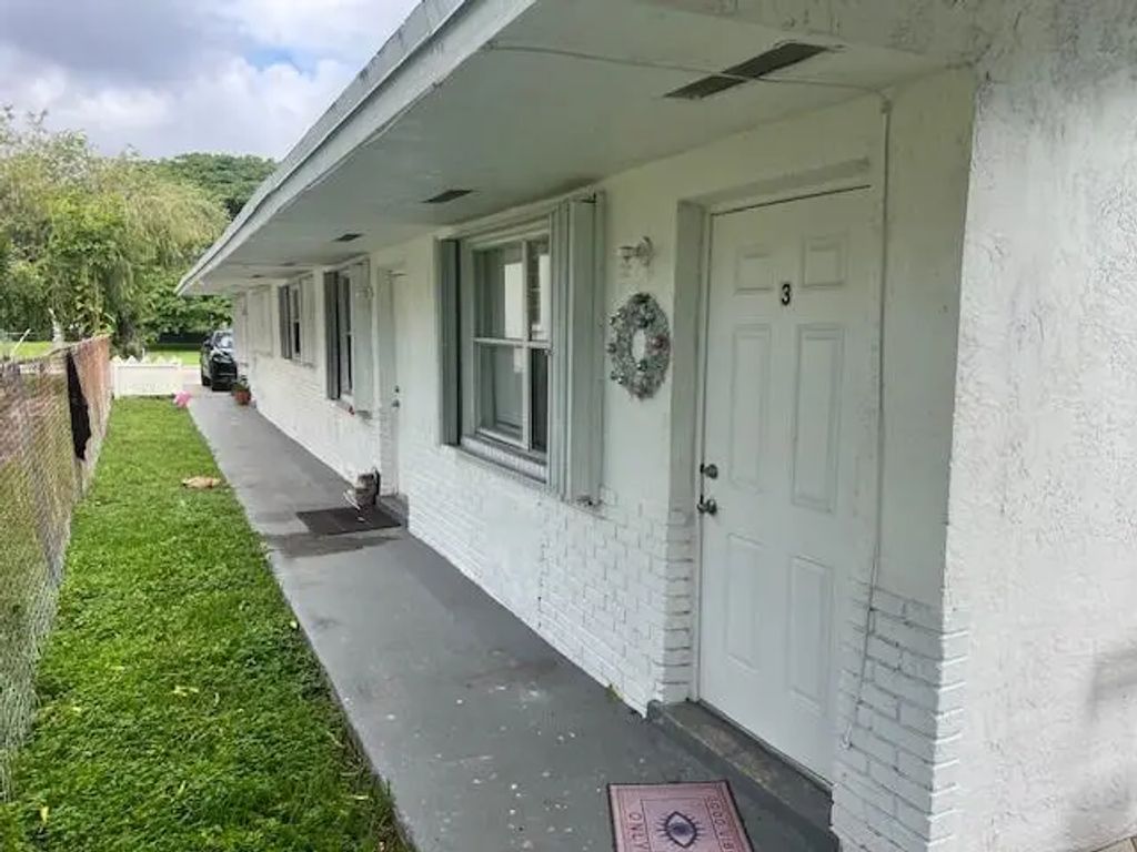 106 Nw 12th Ave, Dania Beach