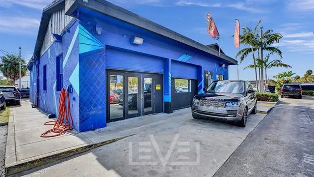4 of 12 - 1730 W Sunrise Blvd, Fort Lauderdale, FL