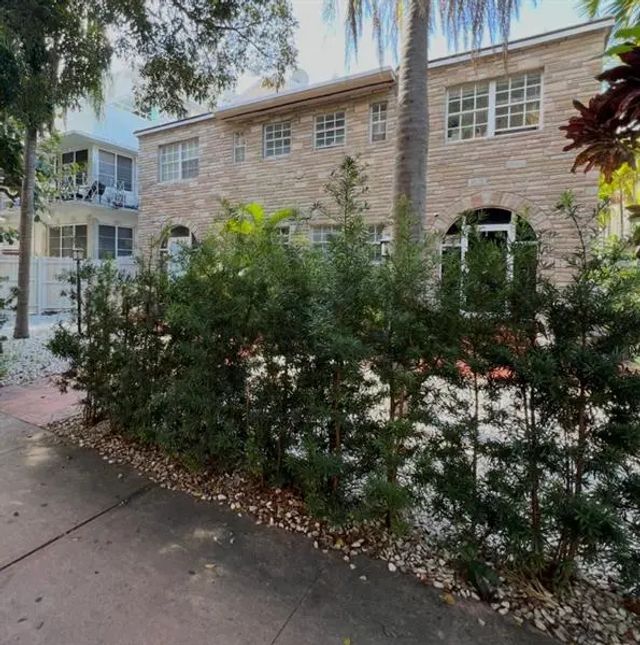 2 of 10 - 828 Pennsylvania Ave, Miami Beach, FL