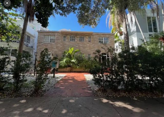 3 of 10 - 828 Pennsylvania Ave, Miami Beach, FL