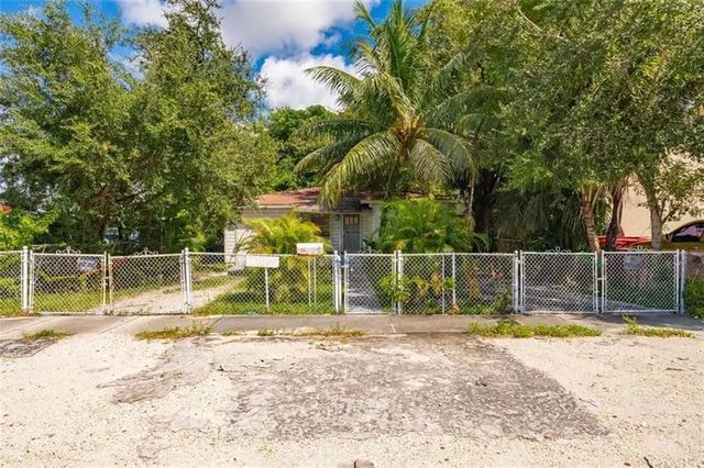 5 of 12 - 2621 Nw 32nd St, Miami, FL