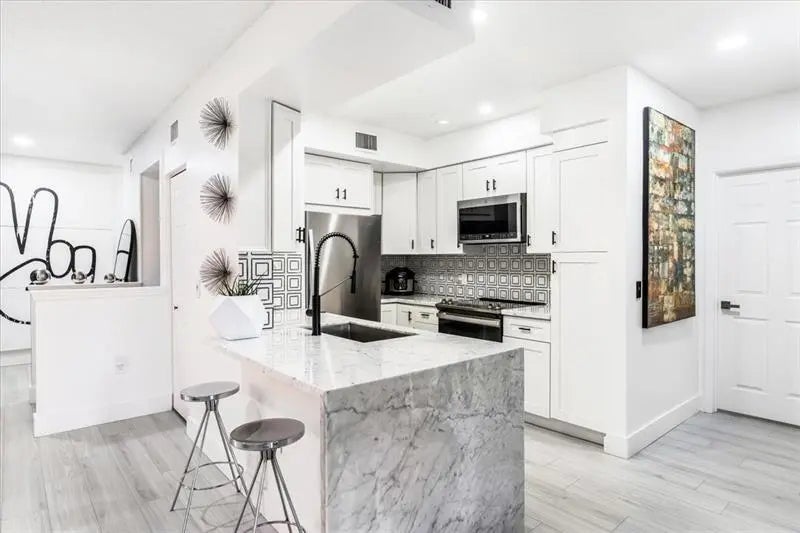 Photo of Listing #F10549213