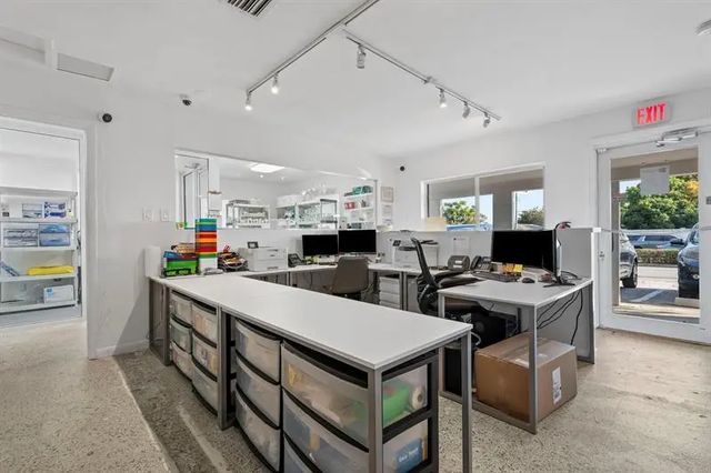 3 of 17 - 141 E Commercial Blvd, Oakland Park, FL