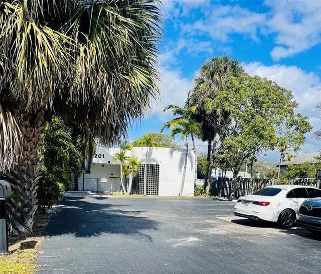 2 of 24 - 201 Se 19th St, Fort Lauderdale, FL