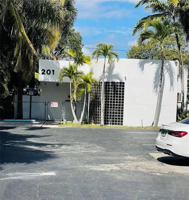 3 of 24 - 201 Se 19th St, Fort Lauderdale, FL