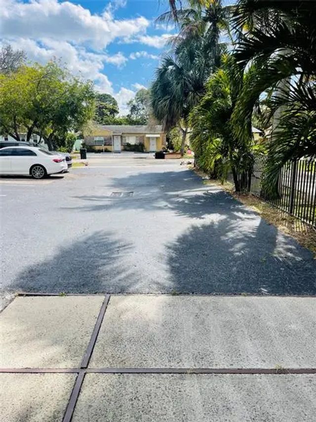 4 of 24 - 201 Se 19th St, Fort Lauderdale, FL