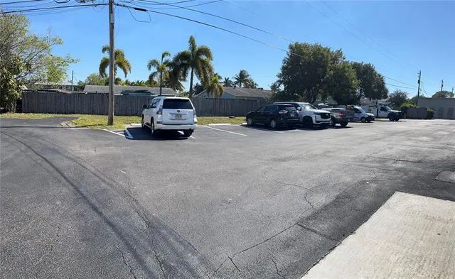 5 of 5 - 694 Sw 15th St, Pompano Beach, FL