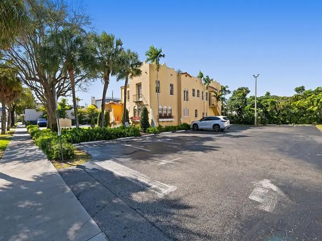 2 of 19 - 1313 S Andrews Ave, Fort Lauderdale, FL