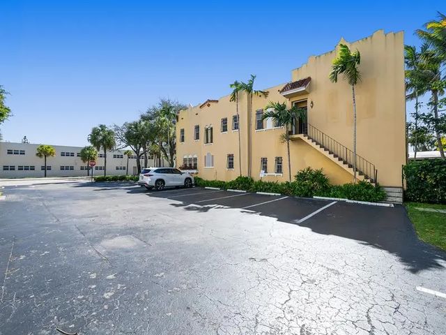 3 of 19 - 1313 S Andrews Ave, Fort Lauderdale, FL