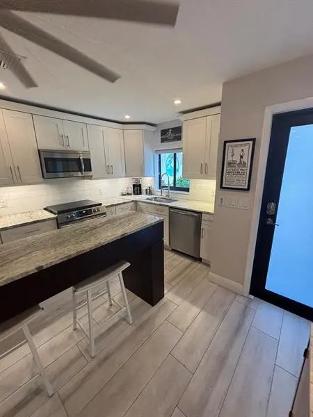 385 Se 17th Ave 385, Deerfield Beach