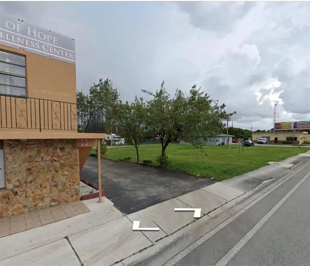 2 of 4 - 4444,4430 W Pembroke Rd, Hollywood, FL