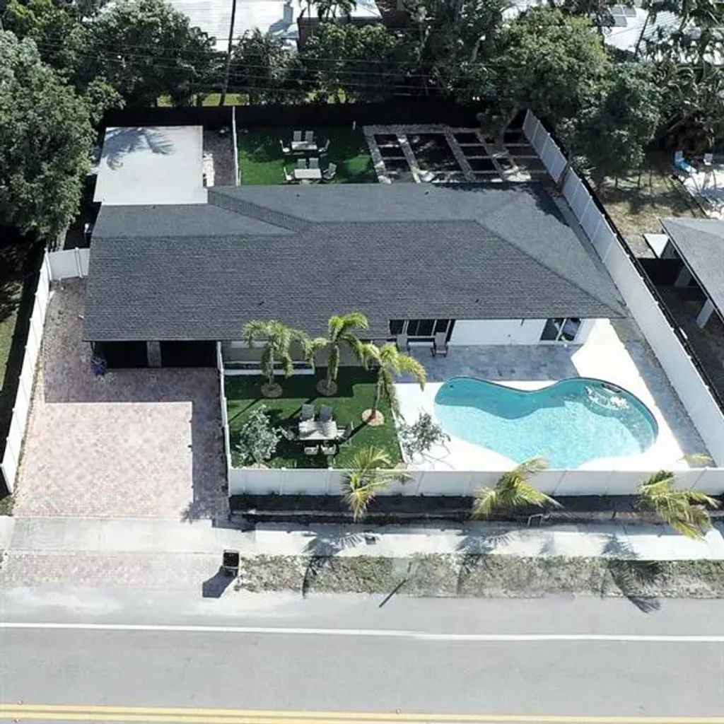 2716 Middle River Dr, Fort Lauderdale