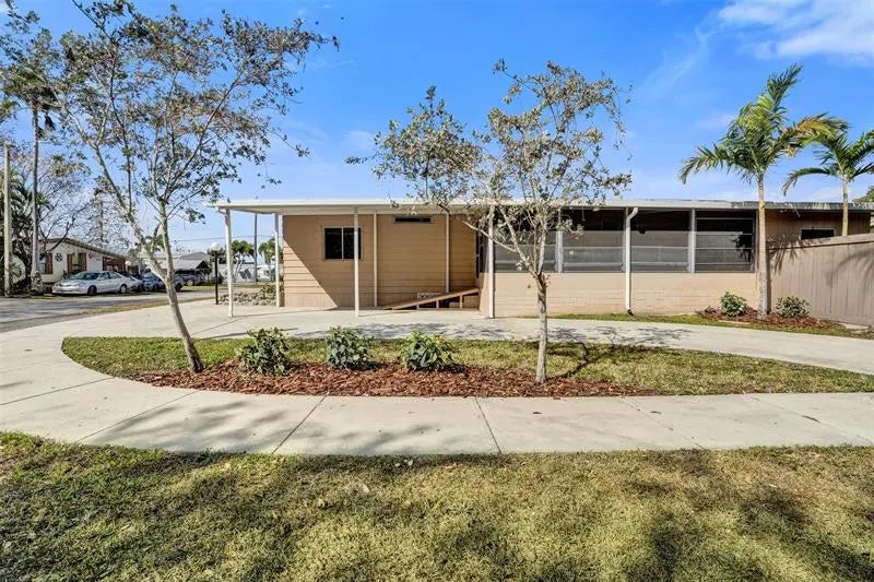 21411 Nw 3rd St, Pembroke Pines