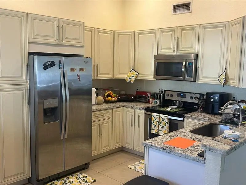 1281 Sw 85th Ave, Pembroke Pines