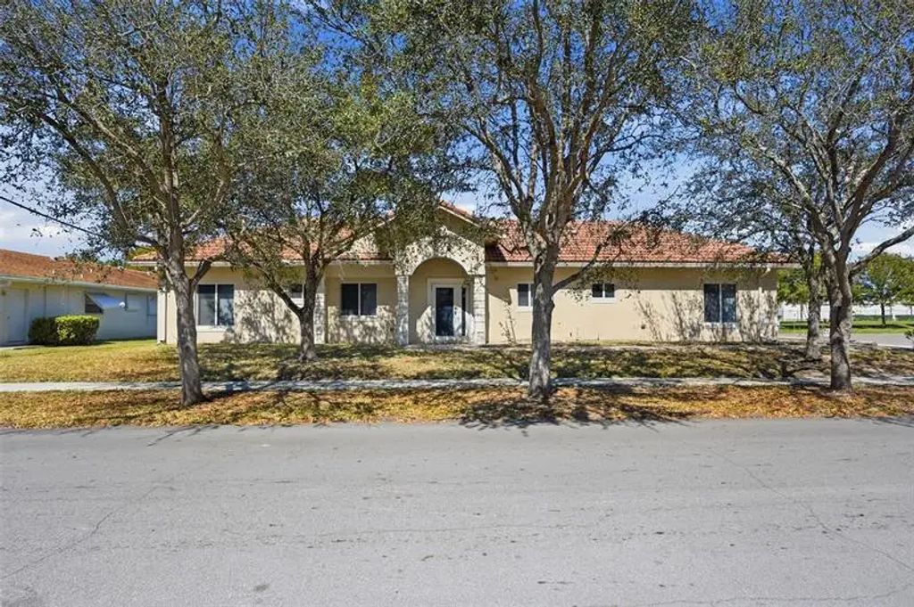 911 Ne 12th Ave, Pompano Beach