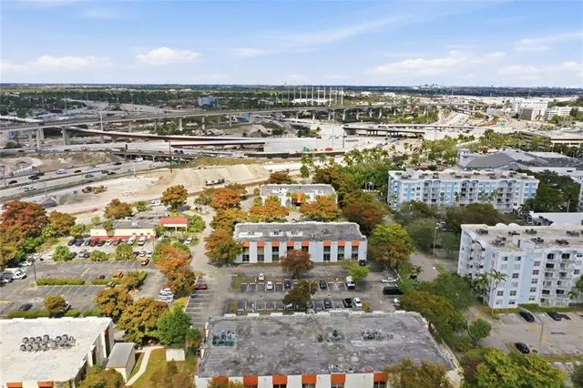 4 of 38 - 520 Nw 165th Street Rd, Miami, FL