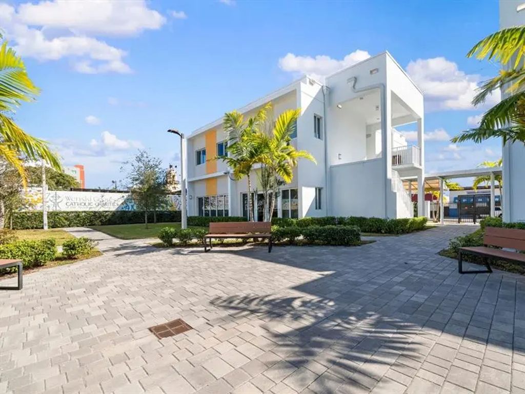 2130 Nw 37th St Studio Building 2, Miami
