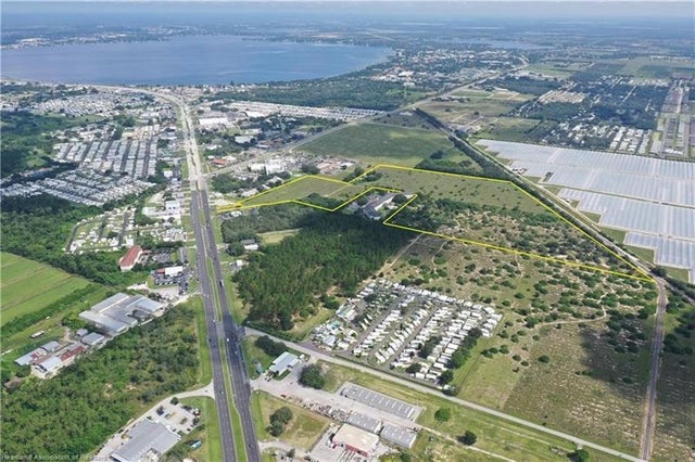4 of 5 - 2000 Village Grove Blvd, Sebring, FL