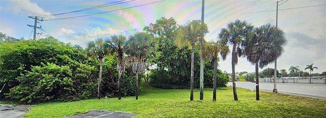 4 of 12 - 2898 W Commercial Blvd, Fort Lauderdale, FL