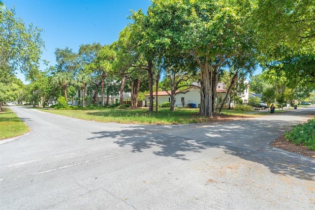 1 of 5 - 1800 Se 1 Ave, Fort Lauderdale, FL