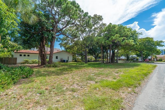 4 of 5 - 1800 Se 1 Ave, Fort Lauderdale, FL