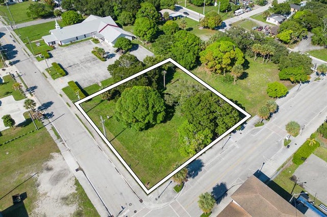 3 of 7 - 822 Avenue D, Fort Pierce, FL