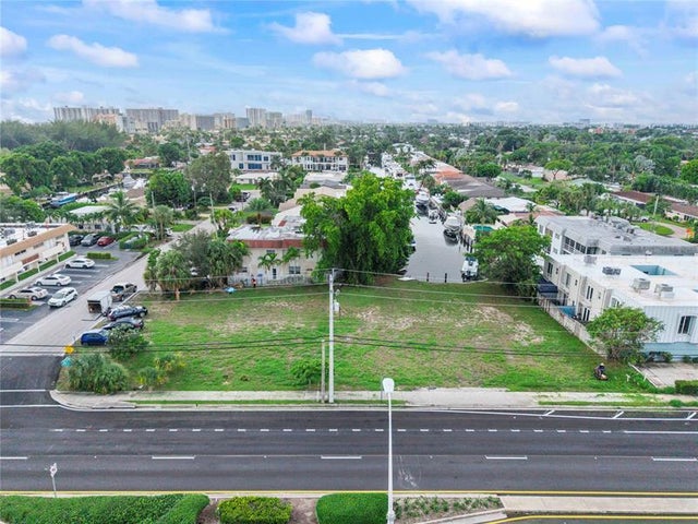 1 of 30 - 2716 Ne 14th Street Cswy, Pompano Beach, FL
