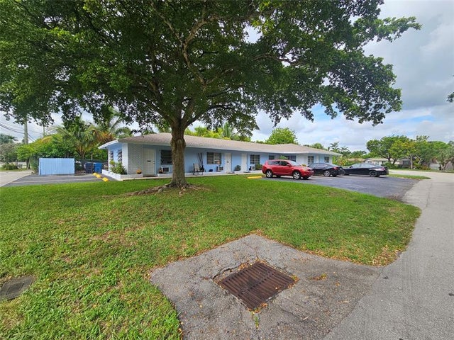 2 of 13 - 824 Ne 16th St, Fort Lauderdale, FL