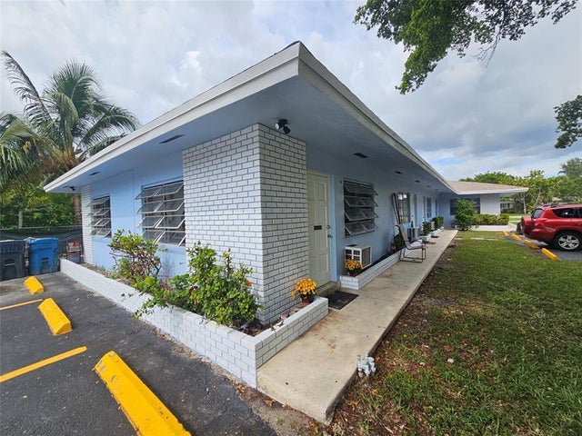 4 of 13 - 824 Ne 16th St, Fort Lauderdale, FL