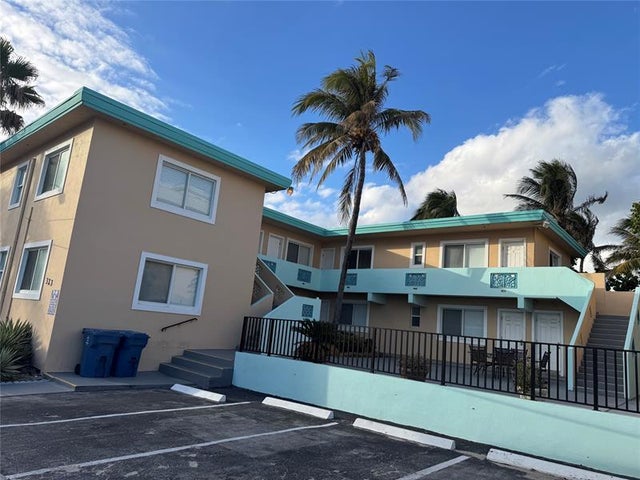 2 of 32 - 323 Monroe St, Hollywood, FL