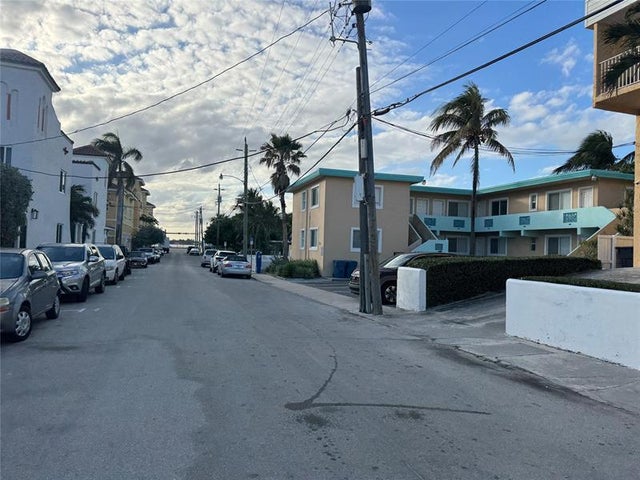 3 of 32 - 323 Monroe St, Hollywood, FL