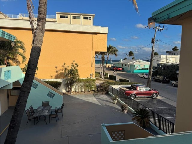 4 of 32 - 323 Monroe St, Hollywood, FL