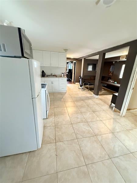 2 of 9 - 5621 Pembroke Rd, Hollywood, FL