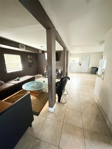 3 of 9 - 5621 Pembroke Rd, Hollywood, FL