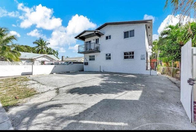 1 of 41 - 429 Nw 10th Ave, Miami, FL