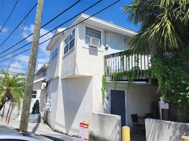 3 of 15 - 531-533 Athens Street, Tarpon Springs, FL