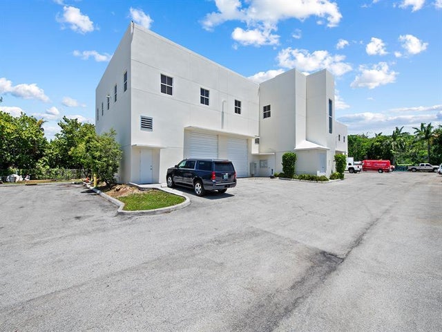 2 of 15 - 701 Se 32nd Ct 204, Fort Lauderdale, FL
