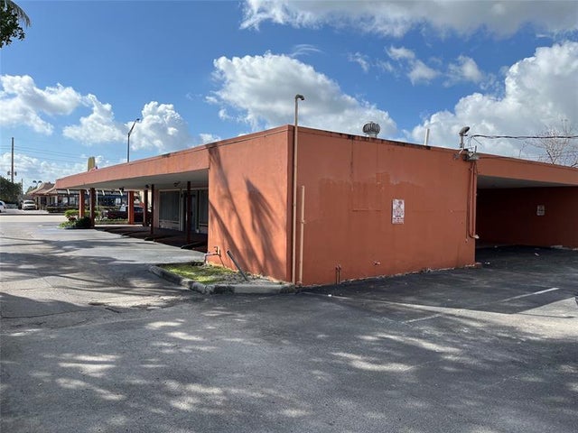 3 of 13 - 1361 E Commercial Blvd, Oakland Park, FL