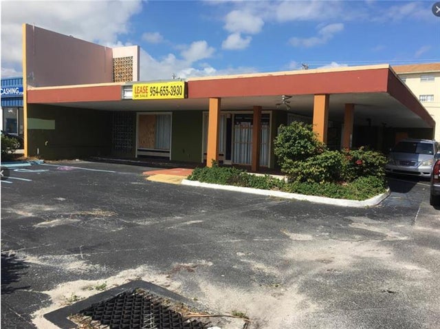 4 of 13 - 1361 E Commercial Blvd, Oakland Park, FL