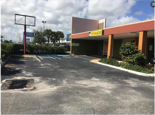 5 of 13 - 1361 E Commercial Blvd, Oakland Park, FL