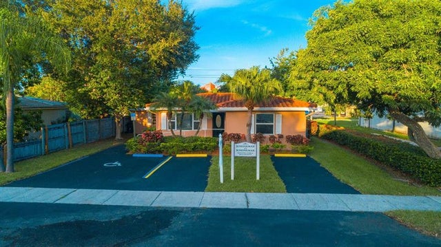 1 of 35 - 18 Ne 2nd Ave, Dania, FL