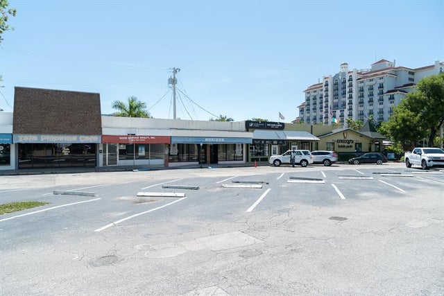 2 of 4 - 1085 Se 17th St, Fort Lauderdale, FL