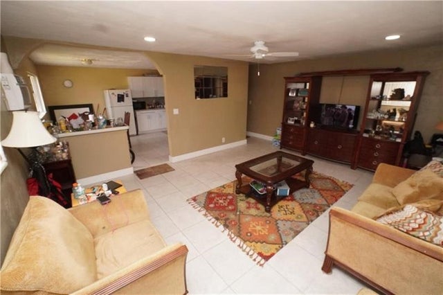 3 of 20 - 602 Nw 1st St, Dania, FL