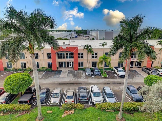 1 of 16 - 8328 Nw 30th Ter, Miami, FL
