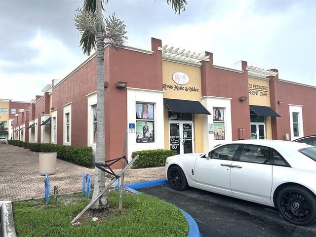 1 of 1 - 3416 W 84th St 108, Hialeah, FL